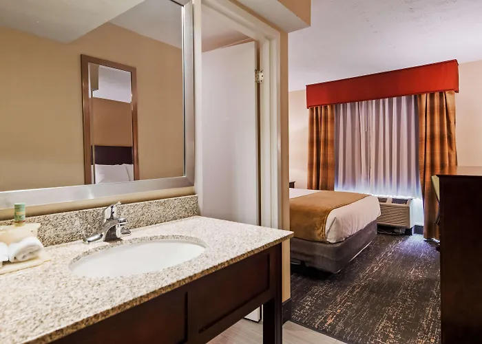 Western Hanes Mall 3* Winston-Salem