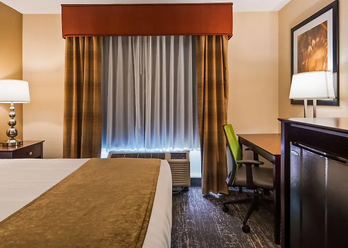 Western Hanes Mall 3*