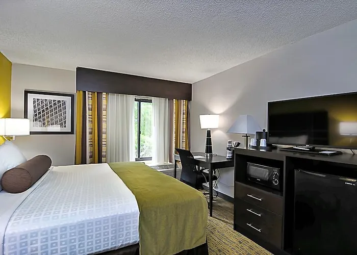 Western Hanes Mall 3* Winston-Salem