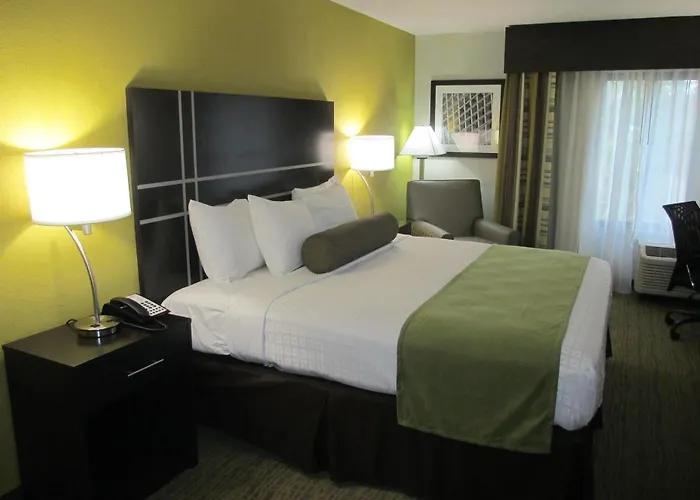 Western Hanes Mall 3* Winston-Salem