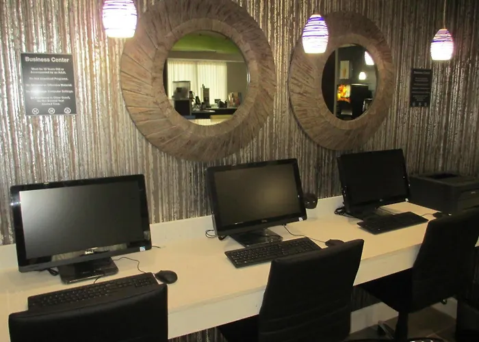 Western Hanes Mall Hotel 3*